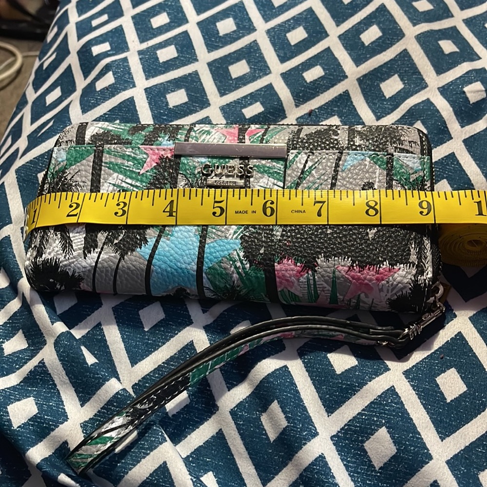 Guess tropical colored zip around wallet wristlet - Picture 3 of 6